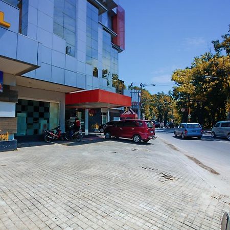 Hotel Celebes Makassar Exterior photo